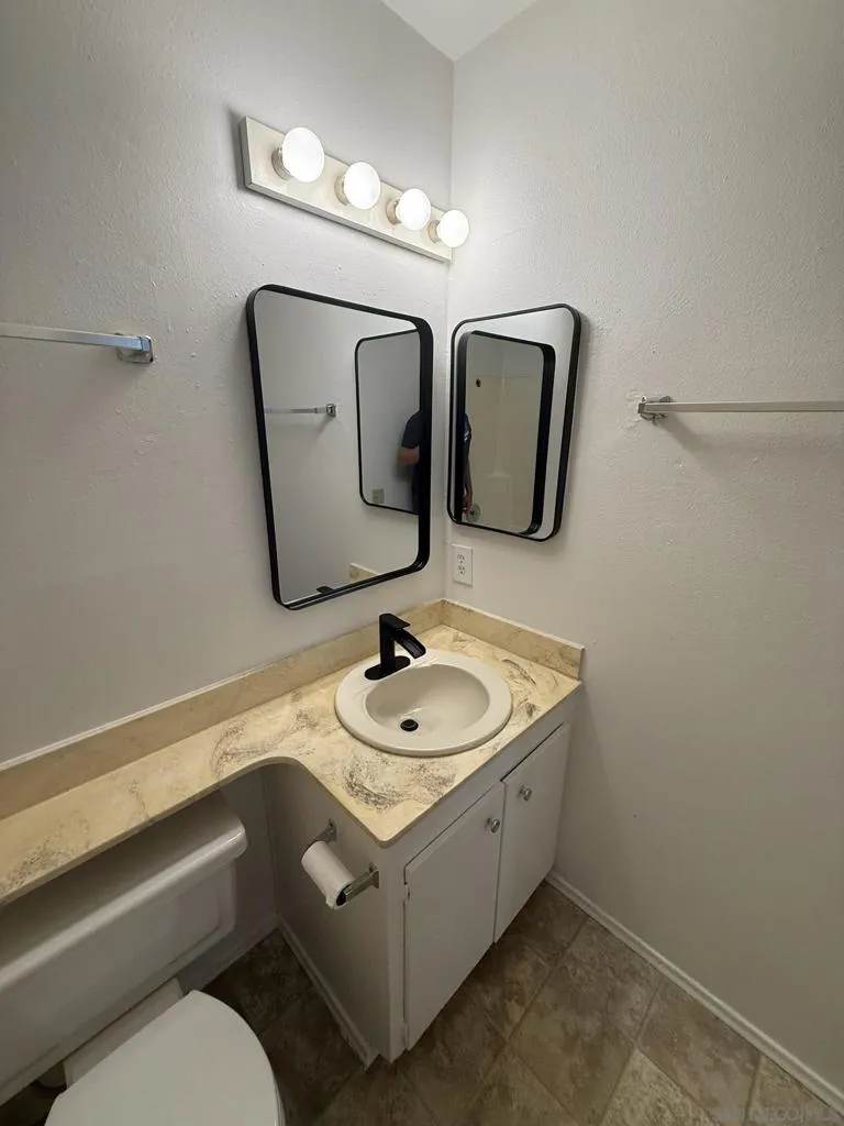 3549 Castle Glen #113 San Diego, CA 92123