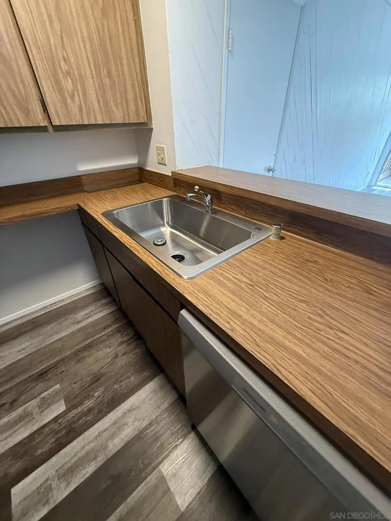 3549 Castle Glen #113 San Diego, CA 92123