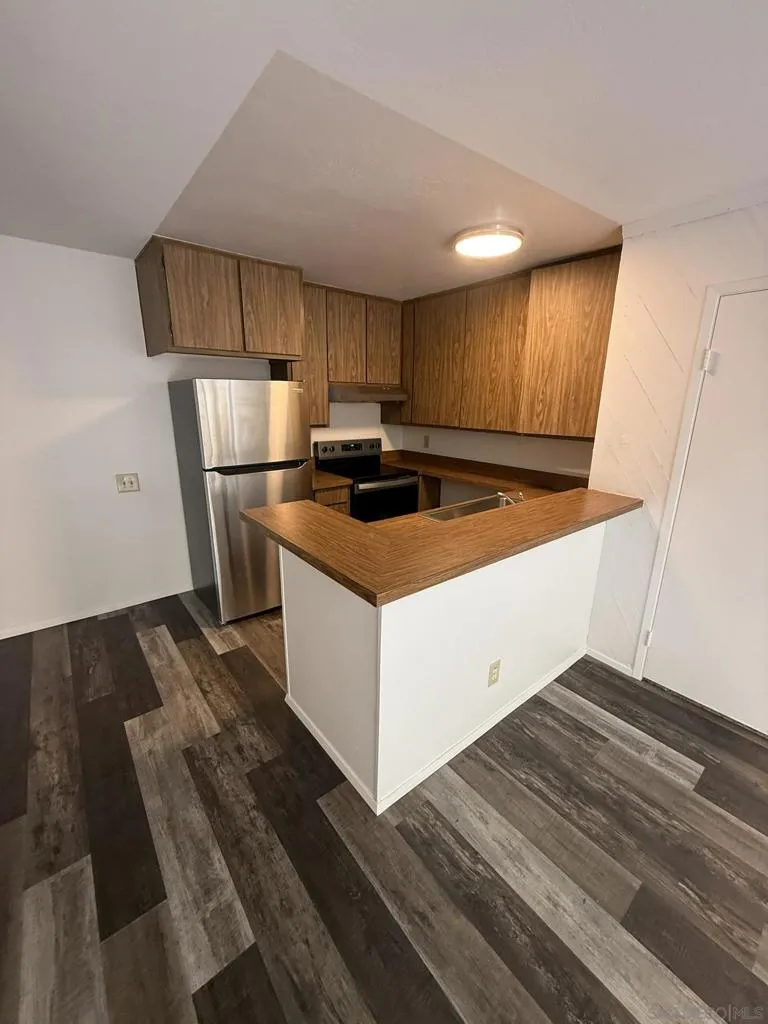 3549 Castle Glen #113 San Diego, CA 92123