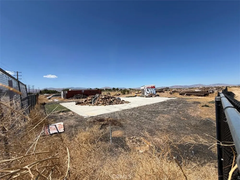 37000 90th Street E Sun Village, CA 93543
