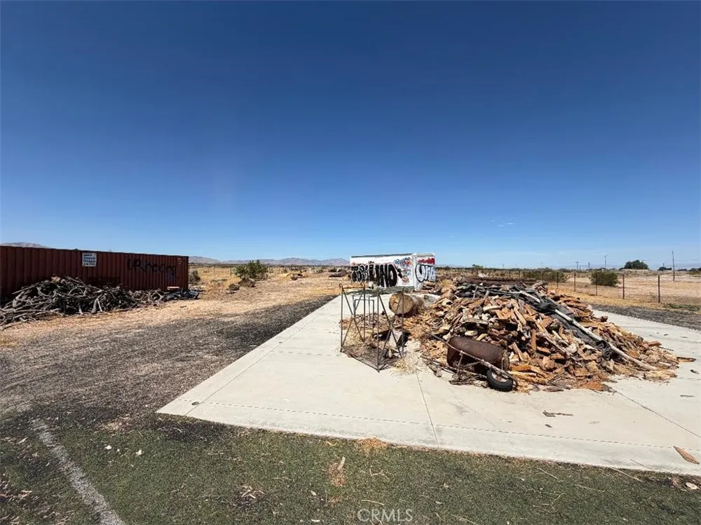 37000 90th Street E Sun Village, CA 93543