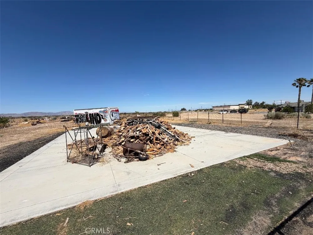 37000 90th Street E Sun Village, CA 93543