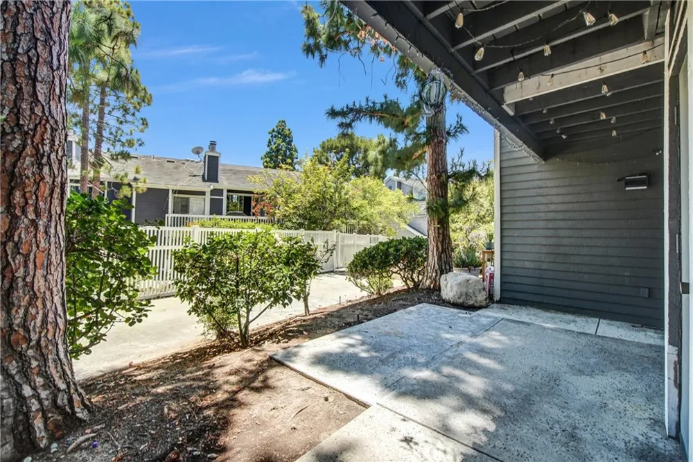 25335 Pine Creek Los Angeles, CA 90744