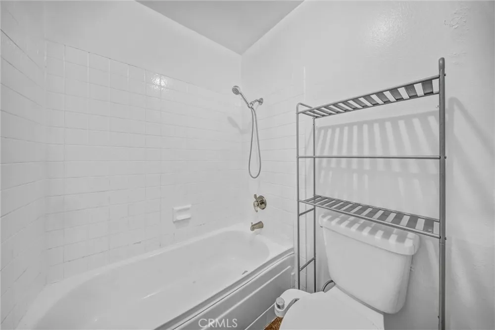 25335 Pine Creek Los Angeles, CA 90744