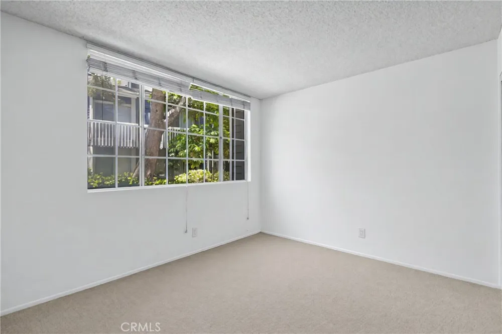 25335 Pine Creek Los Angeles, CA 90744