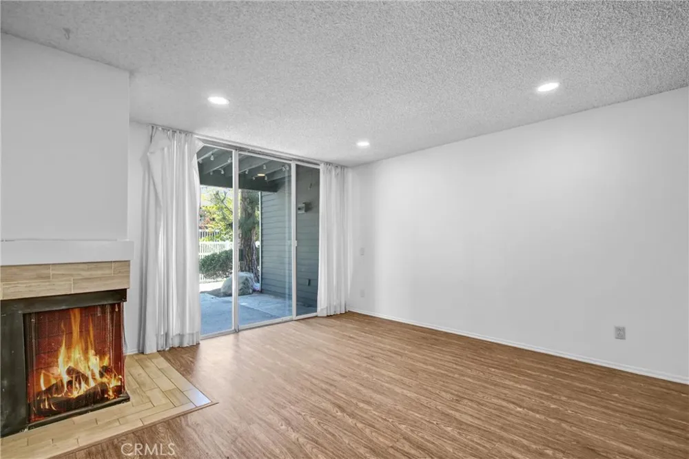 25335 Pine Creek Los Angeles, CA 90744