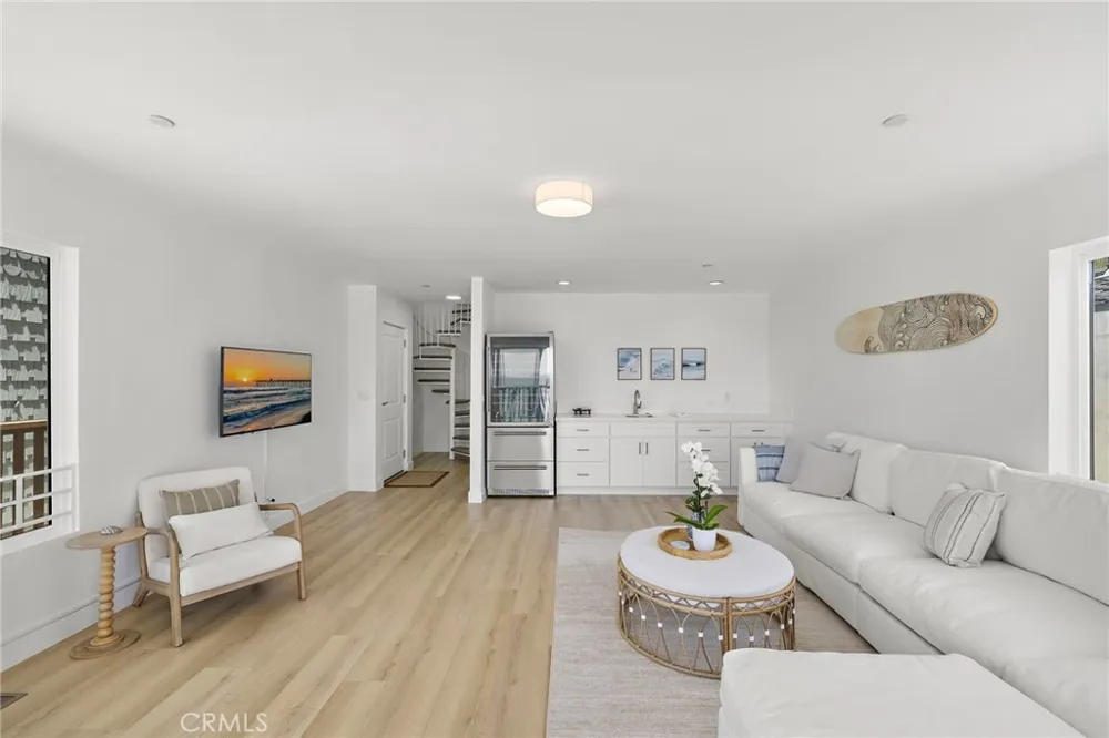 1045 Gaviota Drive #B Laguna Beach, CA 92651