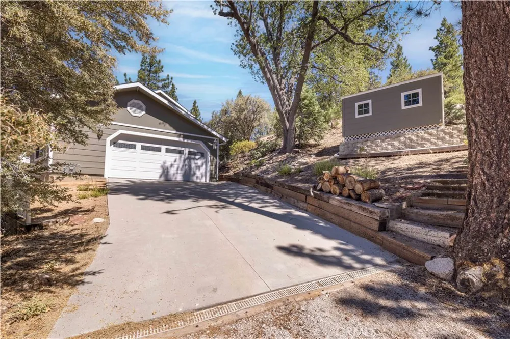 39147 Cedar Dell Fawnskin, CA 92333