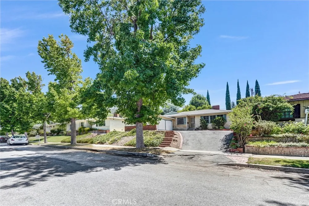 9818 Creemore Drive Tujunga, CA 91042