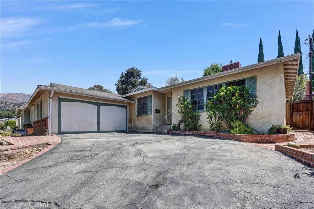 9818 Creemore Drive Tujunga, CA 91042