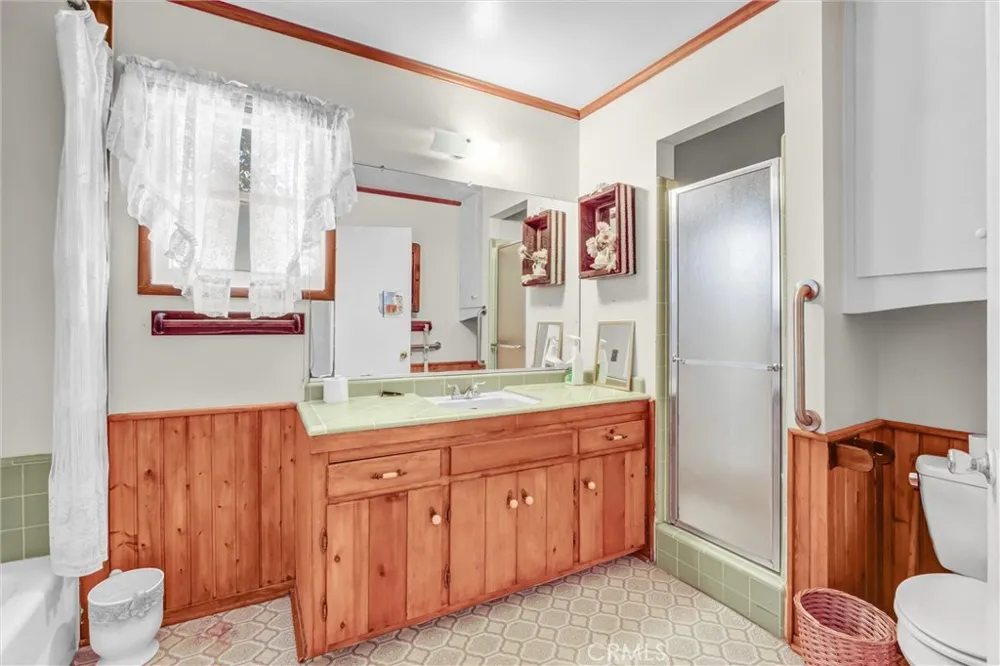 9818 Creemore Drive Tujunga, CA 91042