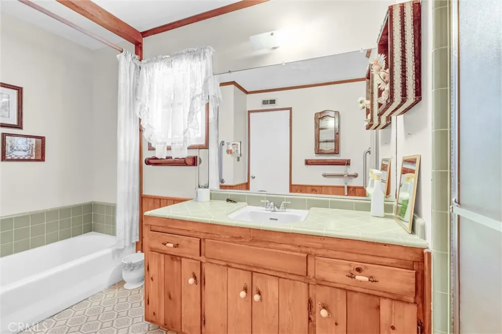 9818 Creemore Drive Tujunga, CA 91042