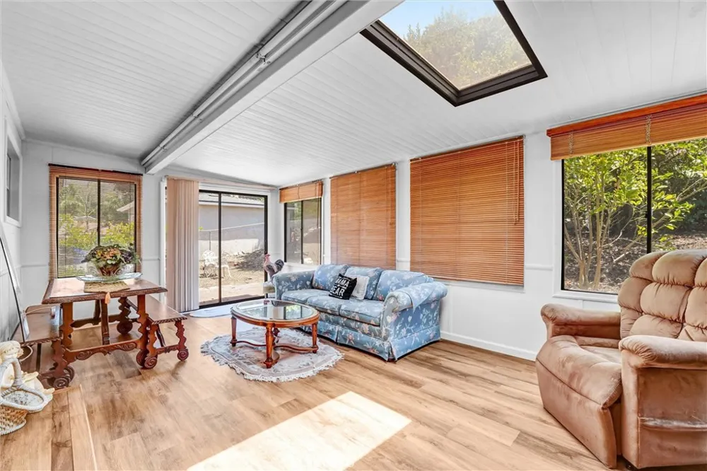 9818 Creemore Drive Tujunga, CA 91042