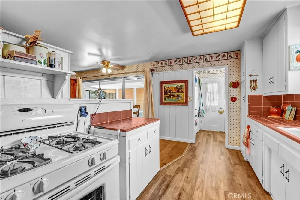 9818 Creemore Drive Tujunga, CA 91042