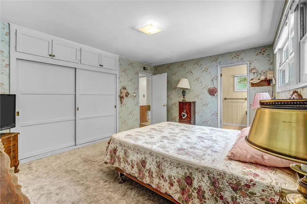 9818 Creemore Drive Tujunga, CA 91042