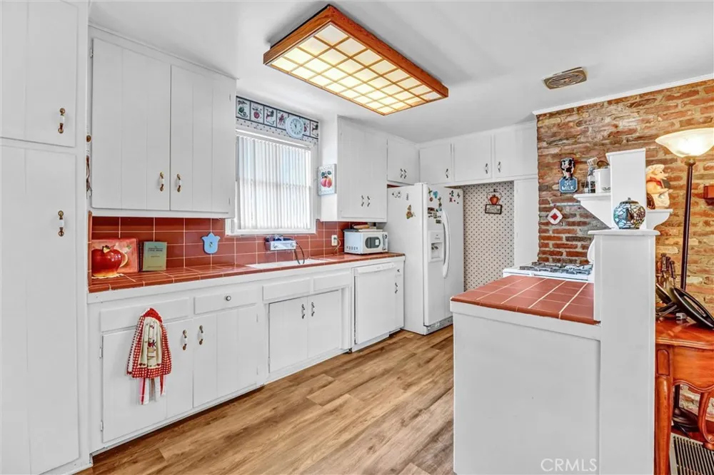9818 Creemore Drive Tujunga, CA 91042