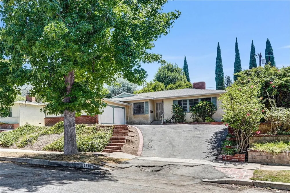 9818 Creemore Drive Tujunga, CA 91042