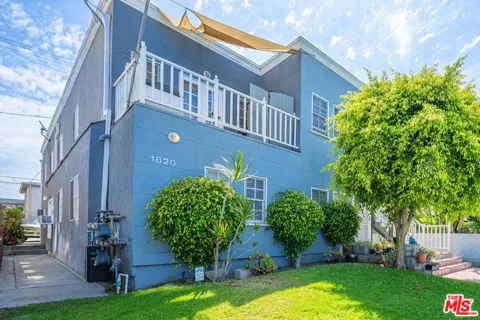 1820 S Barrington Avenue #202