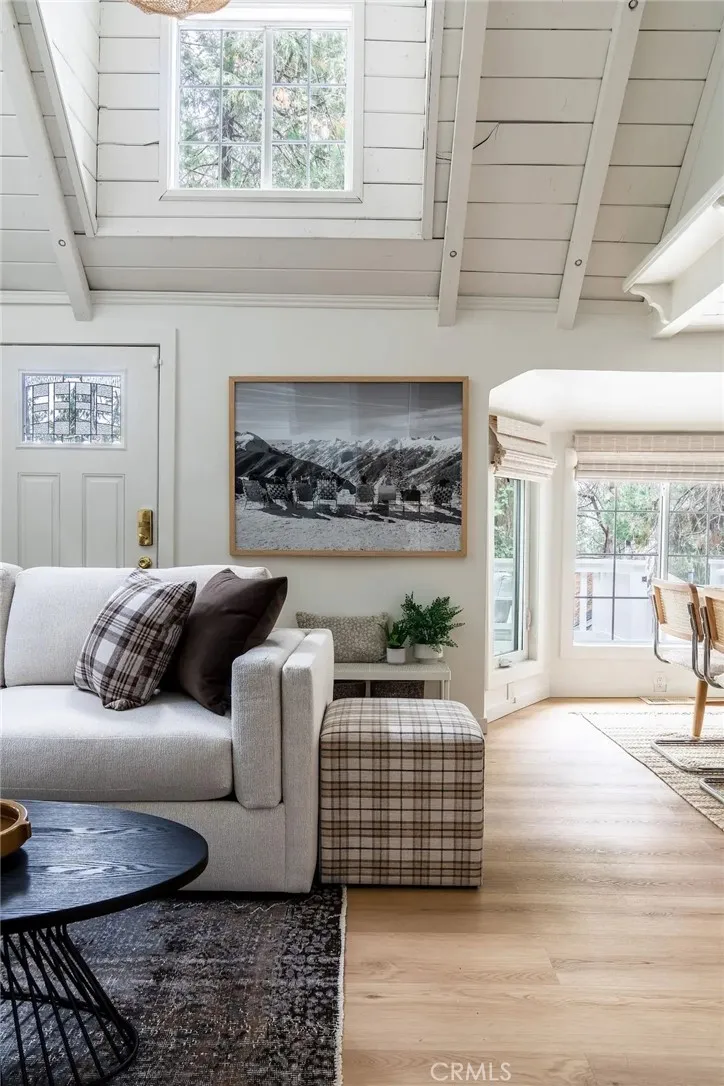 810 Sierra Vista Twin Peaks, CA 92391