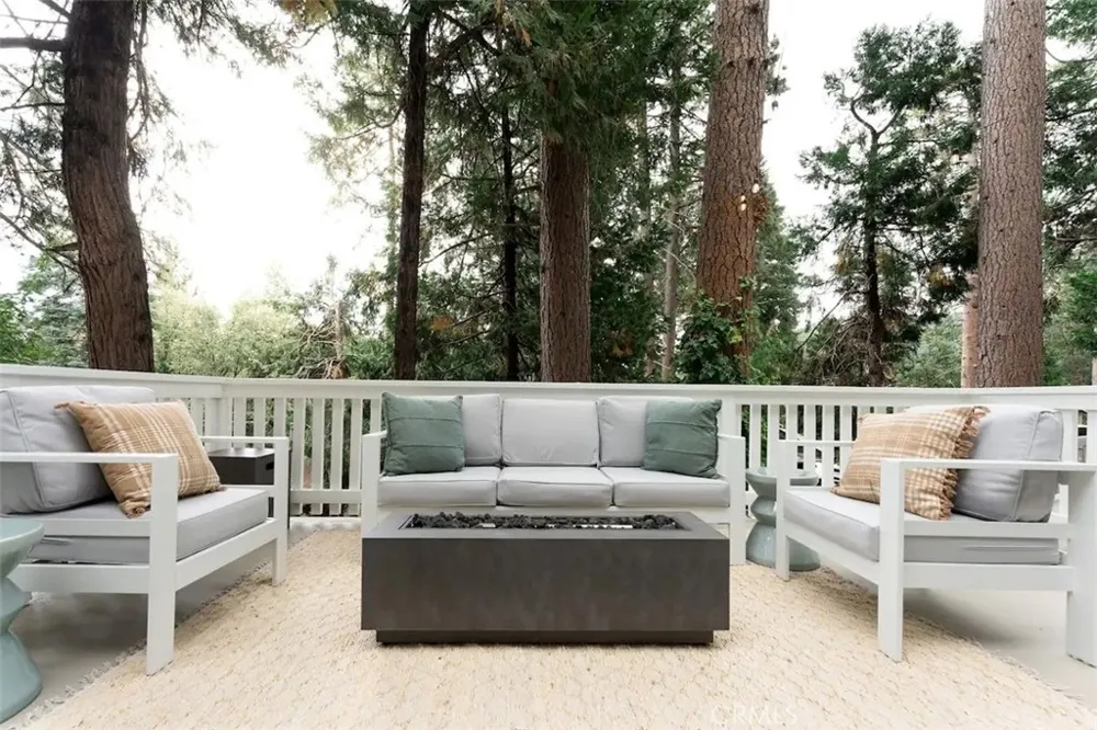 810 Sierra Vista Twin Peaks, CA 92391