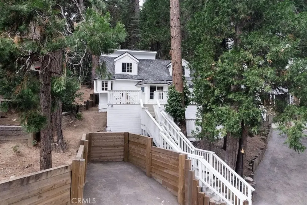 810 Sierra Vista Twin Peaks, CA 92391