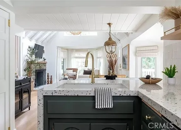 810 Sierra Vista Twin Peaks, CA 92391