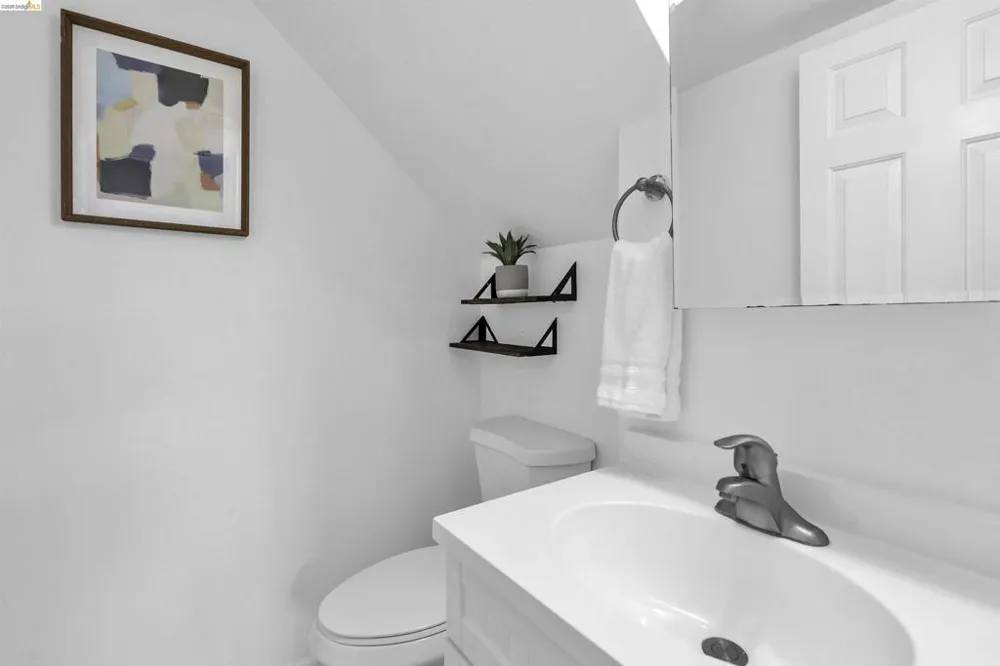 20278 Forest Ave #4 Castro Valley, CA 94546