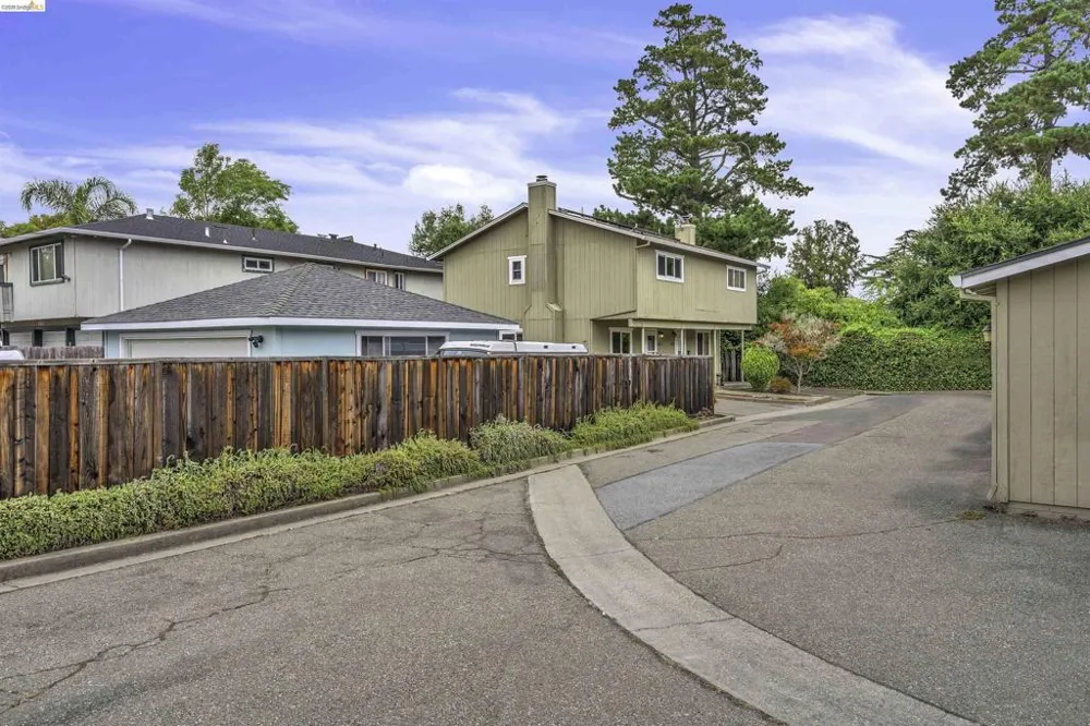 20278 Forest Ave #4 Castro Valley, CA 94546