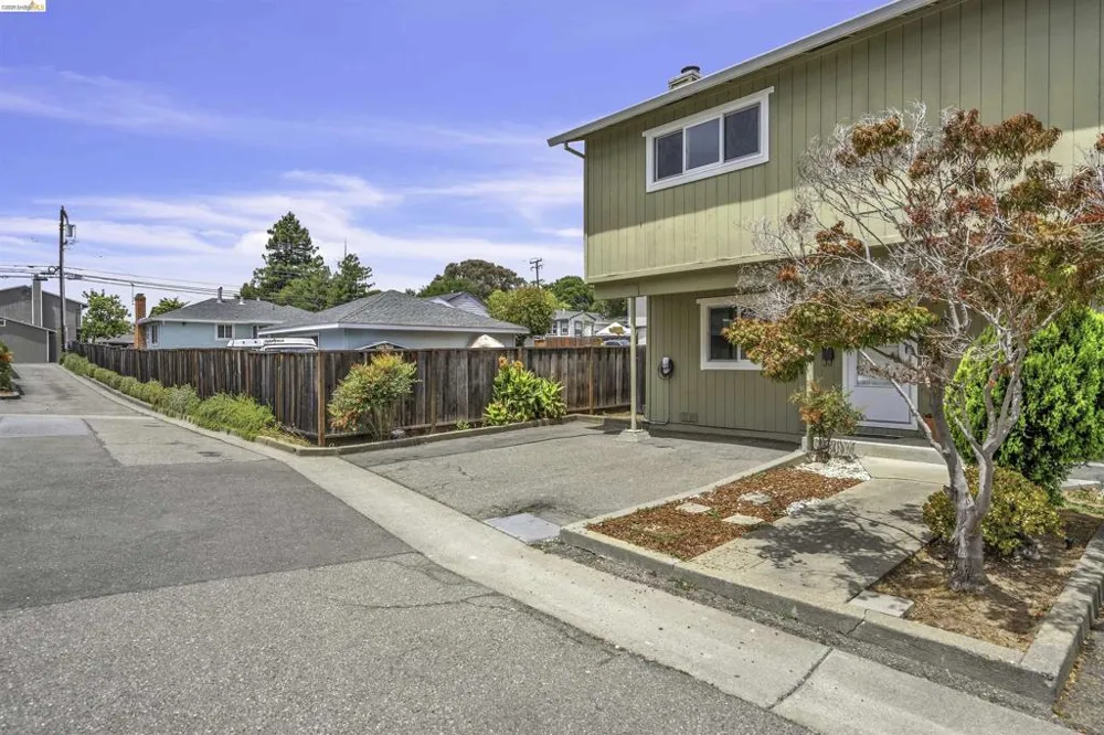 20278 Forest Ave #4 Castro Valley, CA 94546