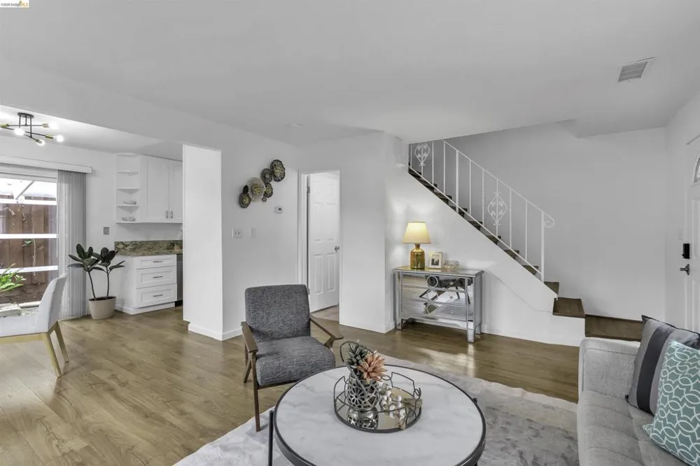 20278 Forest Ave #4 Castro Valley, CA 94546
