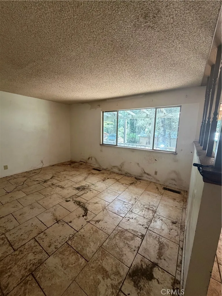 14762 Masterson Magalia, CA 95954