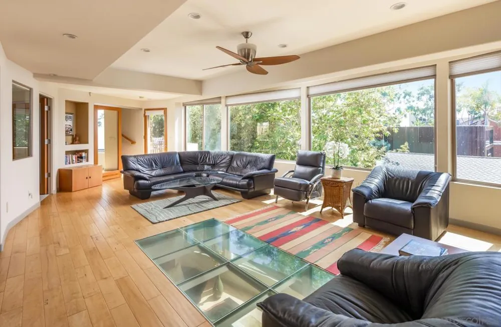 2247 El Amigo Rd Del Mar, CA 92014