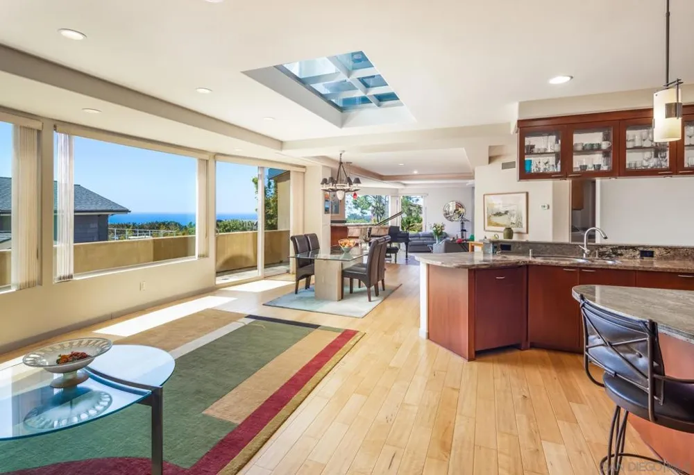 2247 El Amigo Rd Del Mar, CA 92014