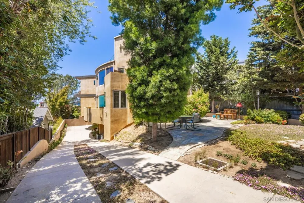 2247 El Amigo Rd Del Mar, CA 92014
