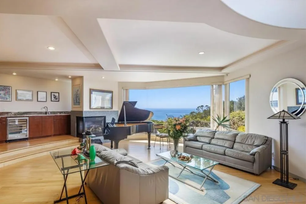 2247 El Amigo Rd Del Mar, CA 92014