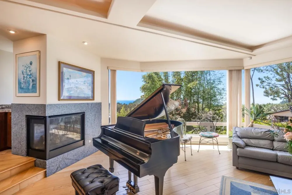 2247 El Amigo Rd Del Mar, CA 92014