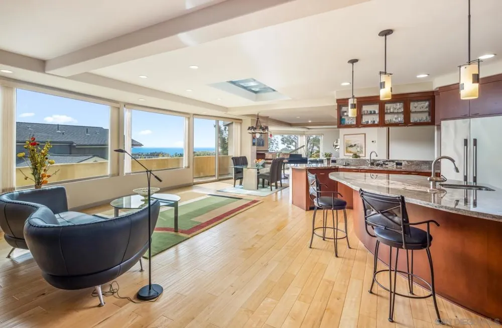 2247 El Amigo Rd Del Mar, CA 92014