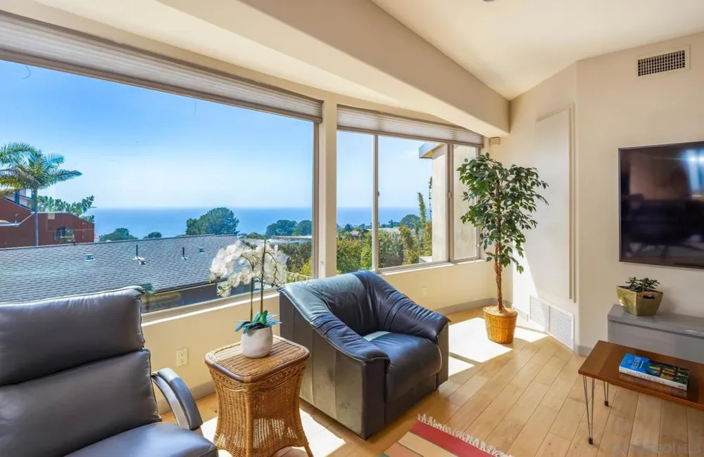 2247 El Amigo Rd Del Mar, CA 92014