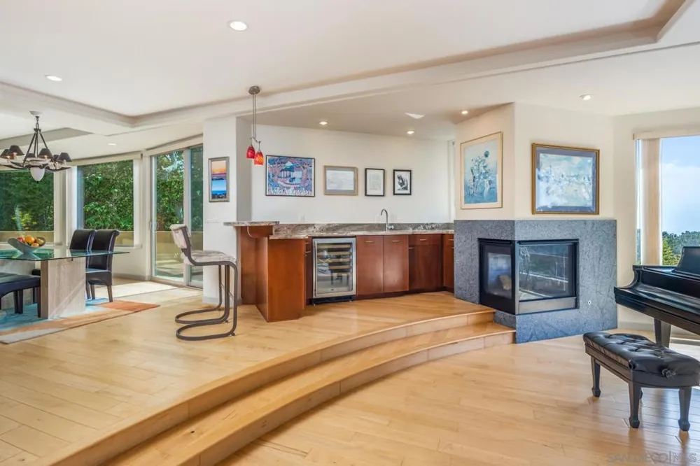 2247 El Amigo Rd Del Mar, CA 92014