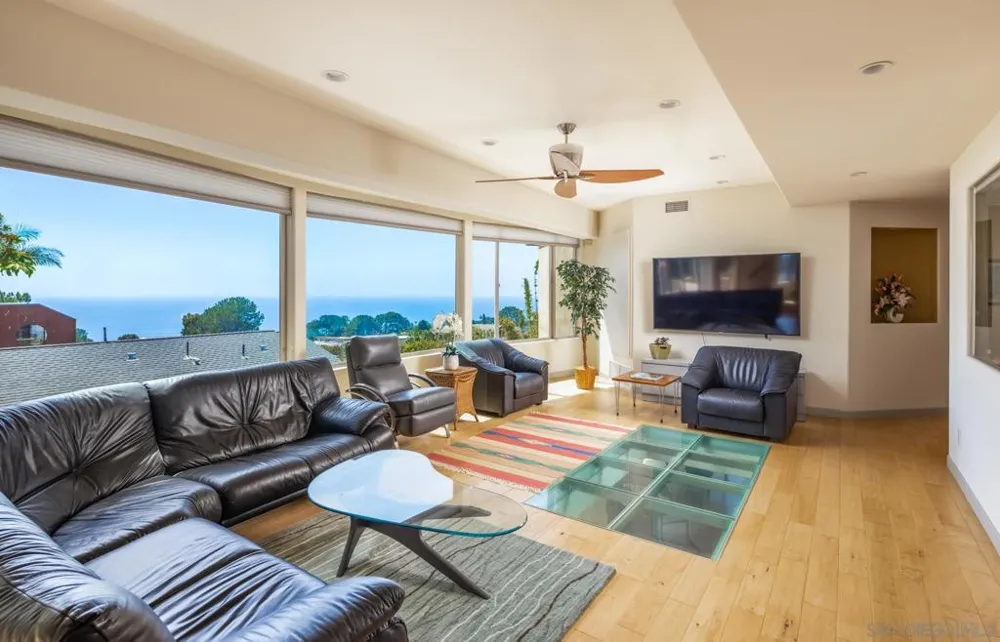 2247 El Amigo Rd Del Mar, CA 92014