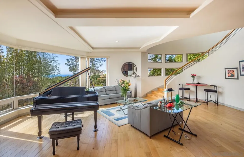2247 El Amigo Rd Del Mar, CA 92014