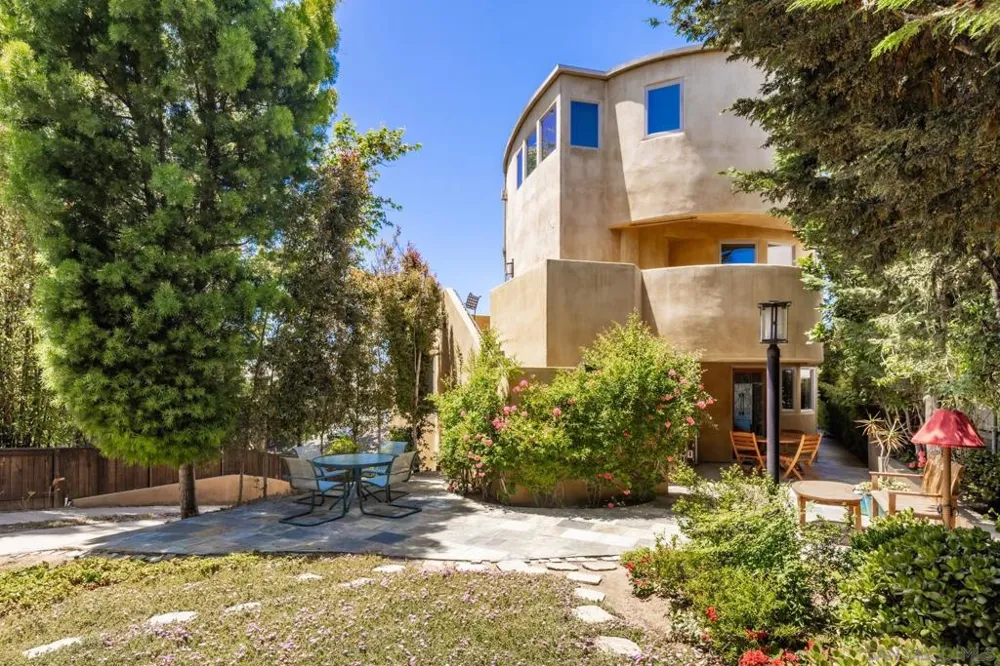 2247 El Amigo Rd Del Mar, CA 92014
