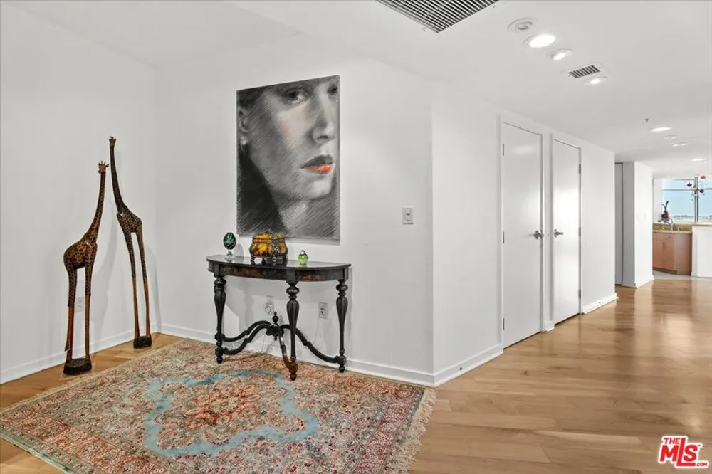 13700 Marina Pointe Drive #1401 Marina del Rey, CA 90292