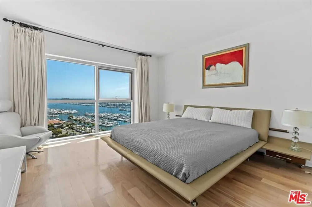 13700 Marina Pointe Drive #1401 Marina del Rey, CA 90292