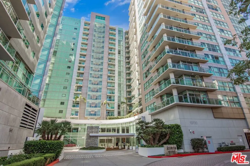 13700 Marina Pointe Drive #1401 Marina del Rey, CA 90292