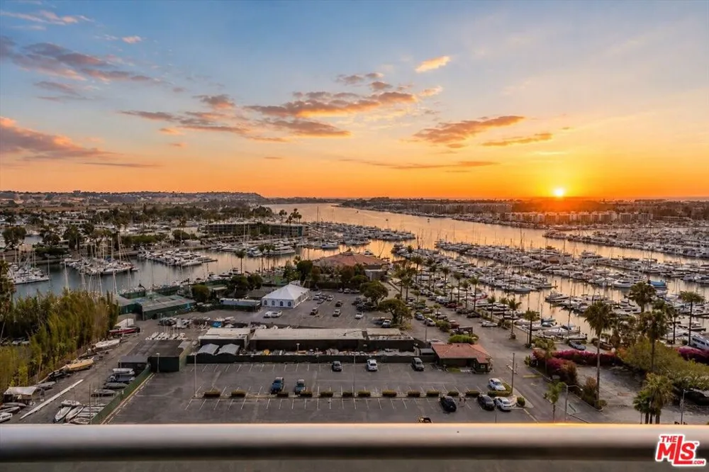 13700 Marina Pointe Drive #1401 Marina del Rey, CA 90292