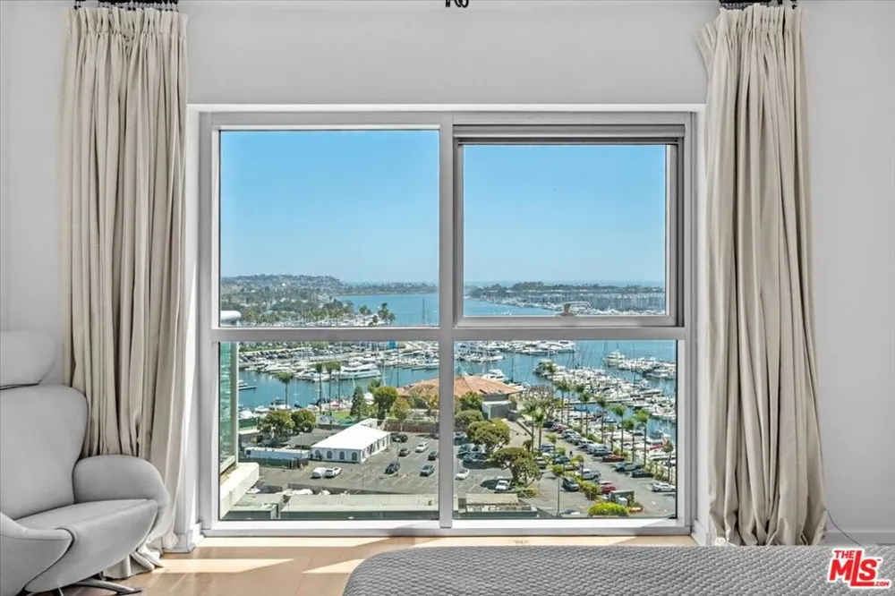 13700 Marina Pointe Drive #1401 Marina del Rey, CA 90292