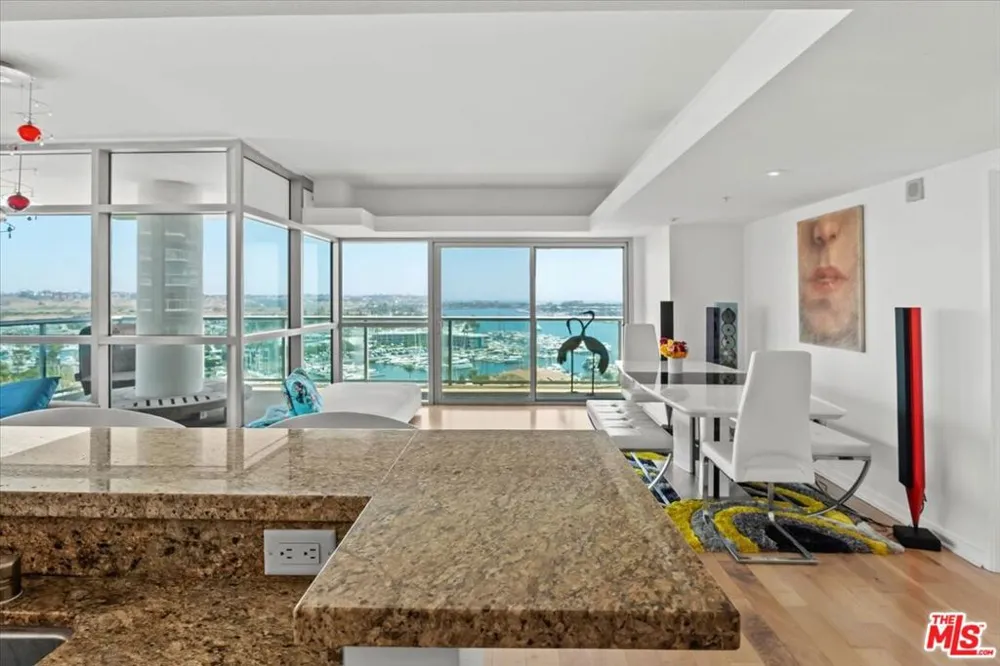 13700 Marina Pointe Drive #1401 Marina del Rey, CA 90292