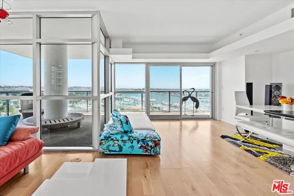 13700 Marina Pointe Drive #1401 Marina del Rey, CA 90292