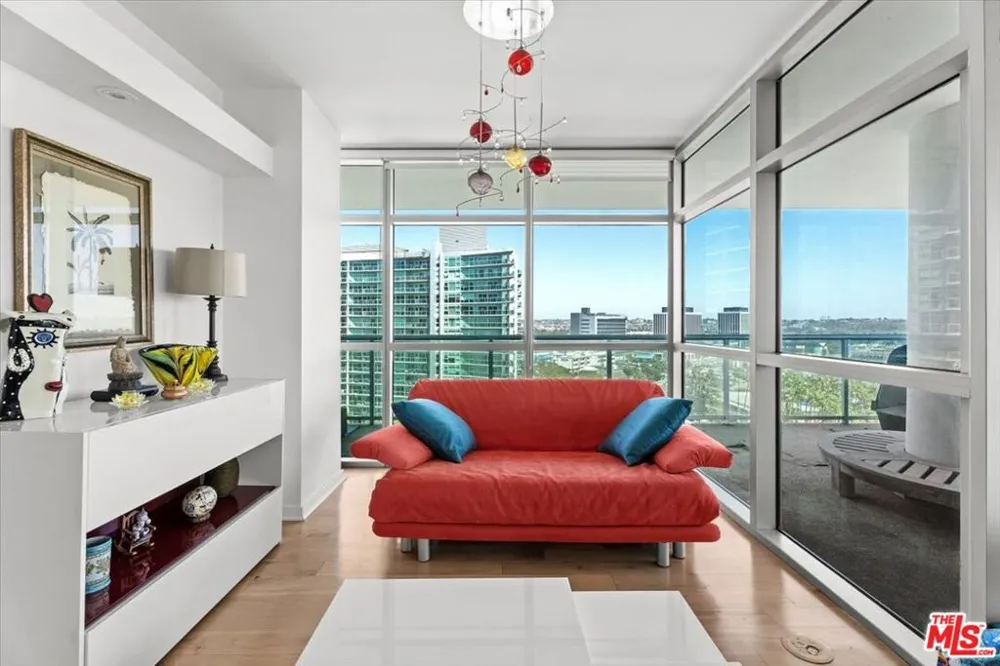 13700 Marina Pointe Drive #1401 Marina del Rey, CA 90292